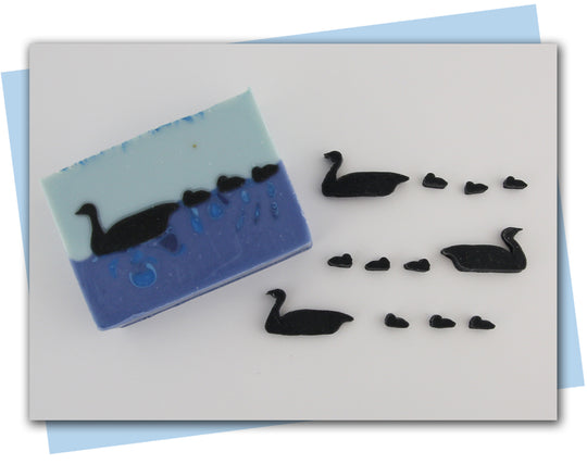 Momma duck with babies swimming extruder disc set