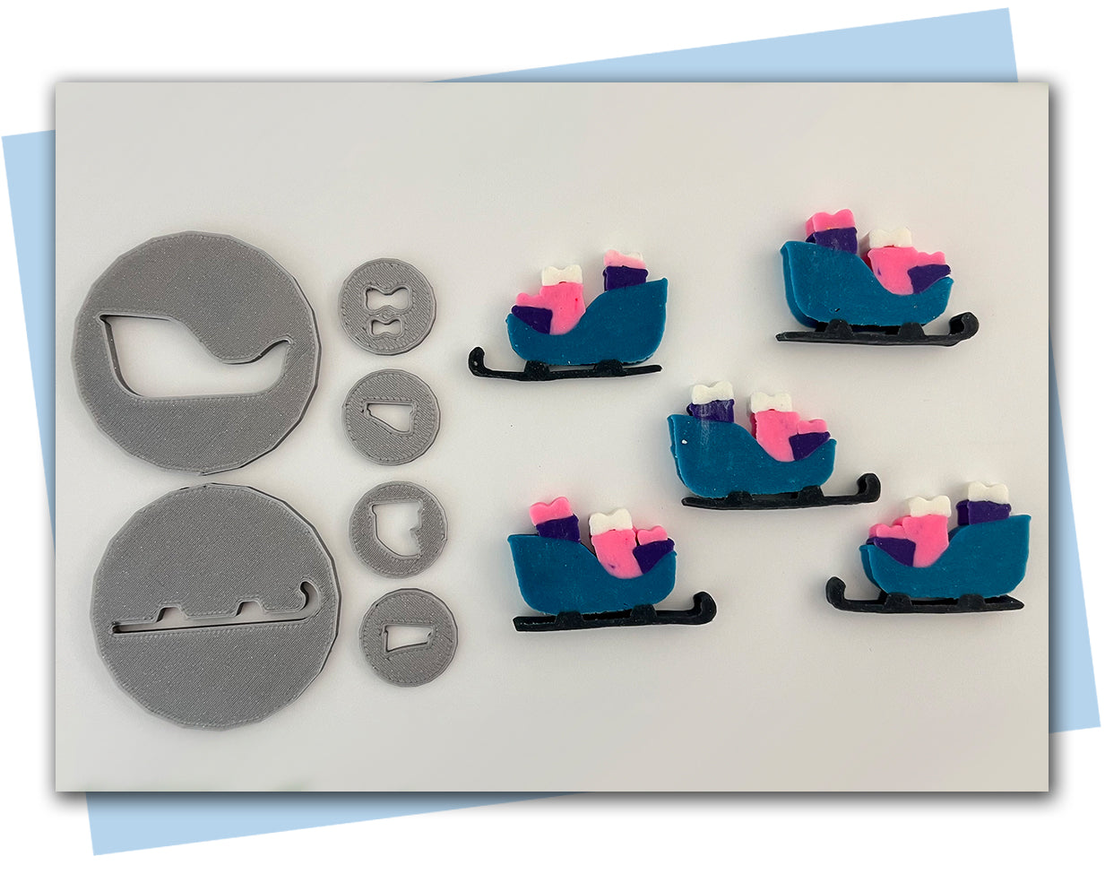 Sleigh with presents extruder disc set